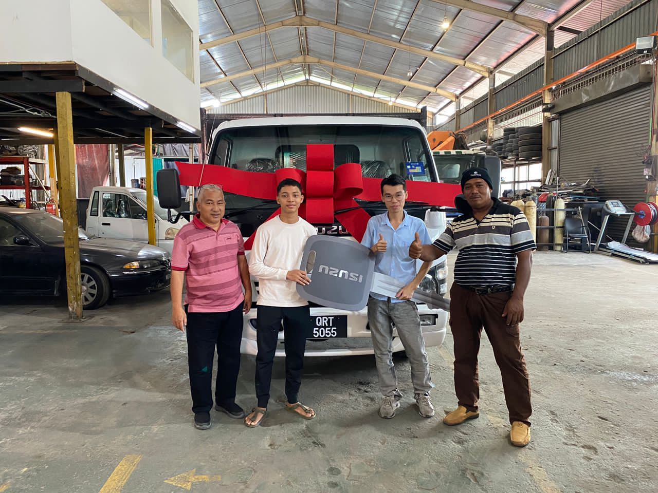 Servis penuh kenderaan komersil