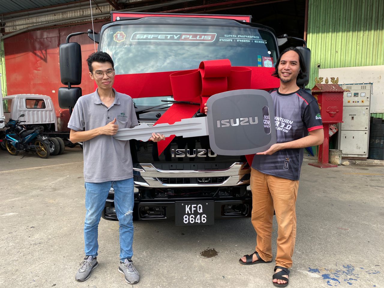Pembaikan enjin lori di Balakong