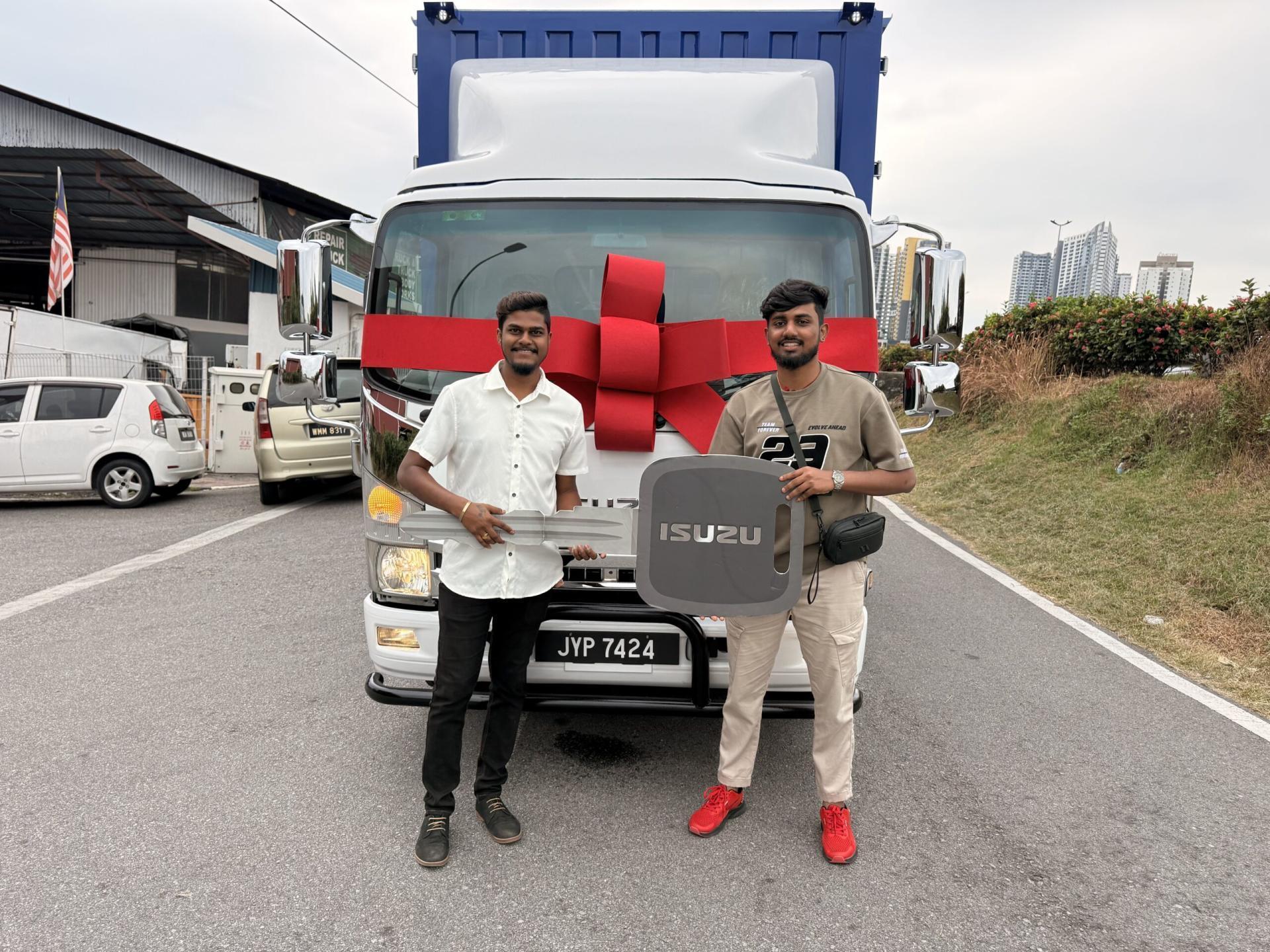 Hino truck 1