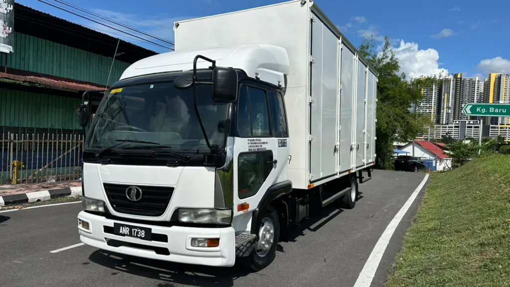 Nissan 3 ton L52