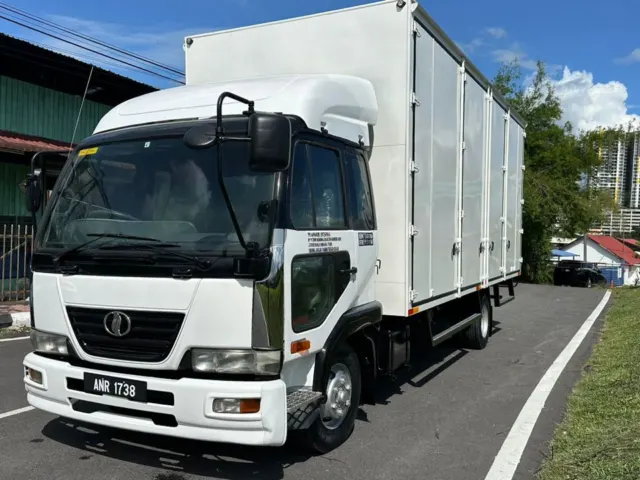 Nissan 3 ton L52