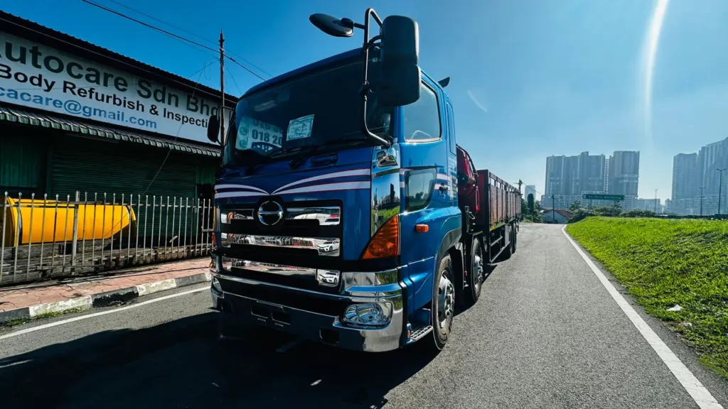 Hino 10 ton L08