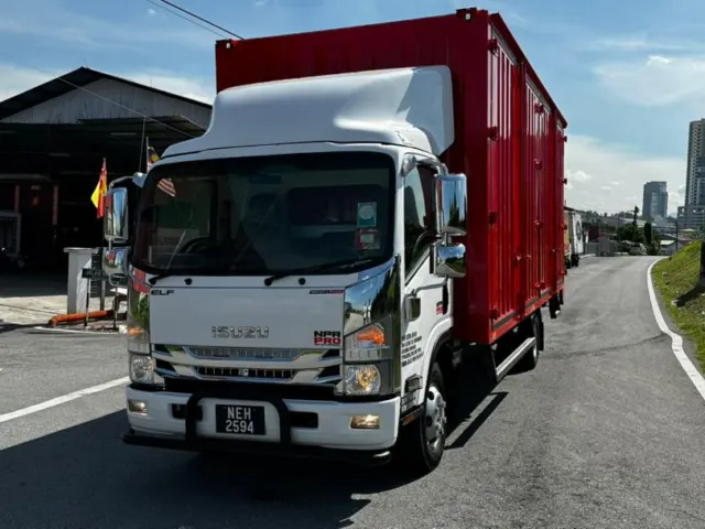 Isuzu lorry