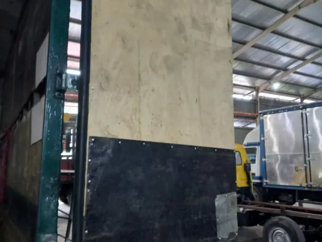 99 Speedmart box lorry · body rebuild, after repair