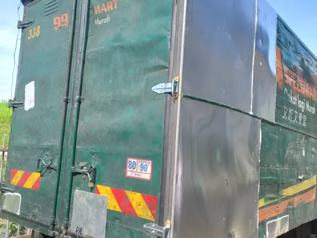99 Speedmart BGL 6097 · panel & respray, after repair