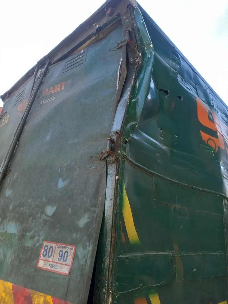 99 Speedmart BGL 6097 · panel & respray, before