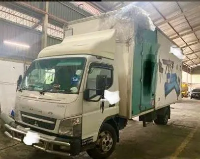 Furniture lorry · respray, before repair