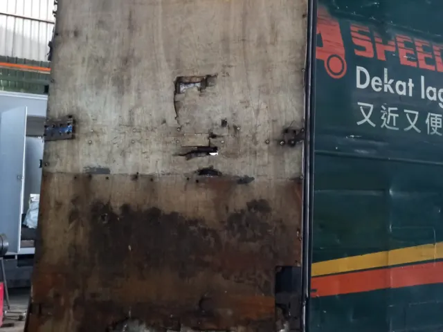 99 Speedmart box lorry · body rebuild, before repair